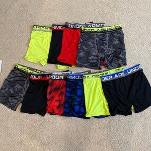 10 pair of UA Heatgear boxer briefs.  Smoke free home.